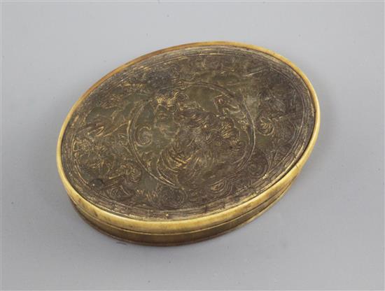 A George II horn snuff box, 3in.